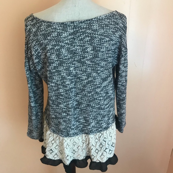 Boutique bought light sweater with ruffles & lace - Picture 5 of 7